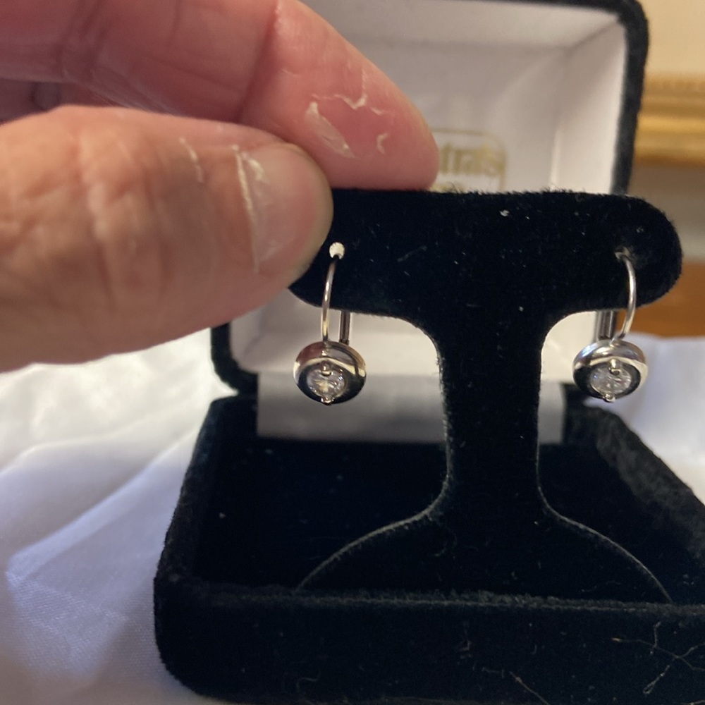 Diamond earrings - Picture 3 of 3